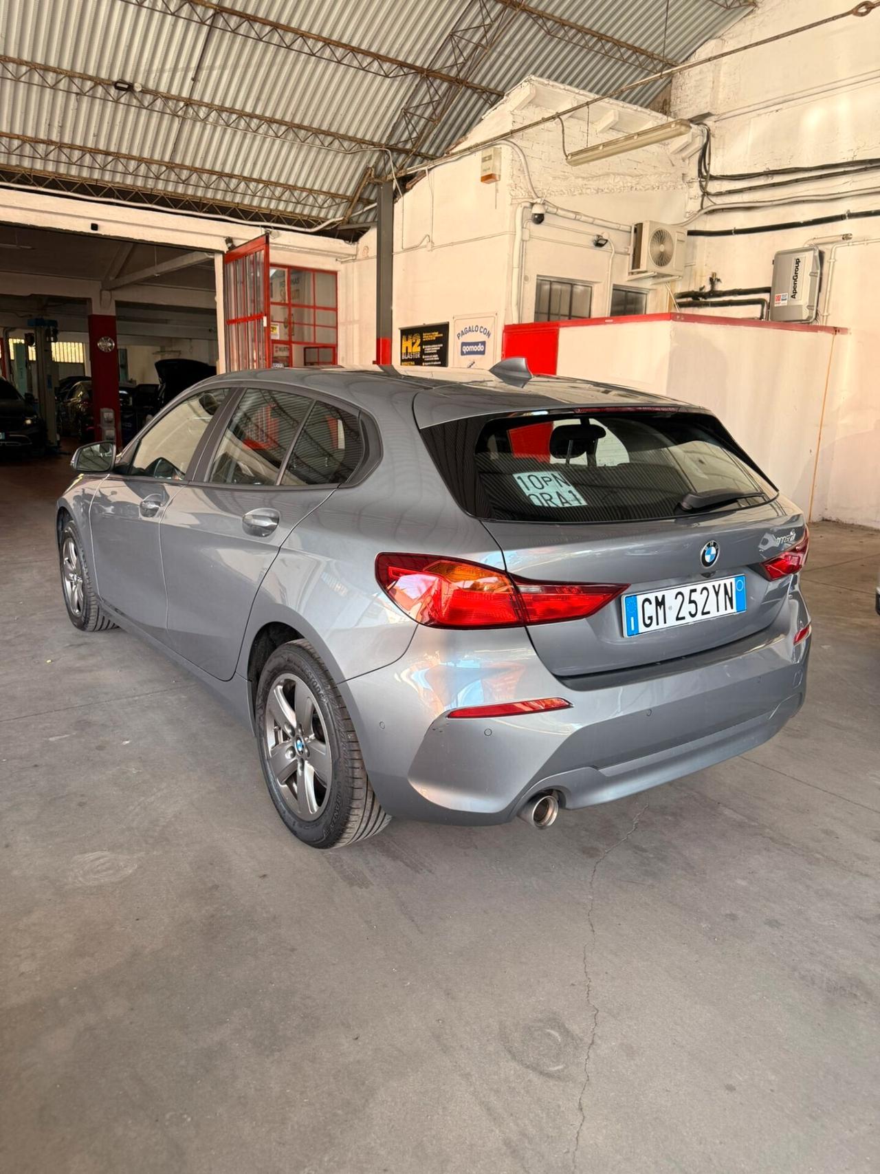 Bmw 116 116d 5p. Business Advantage