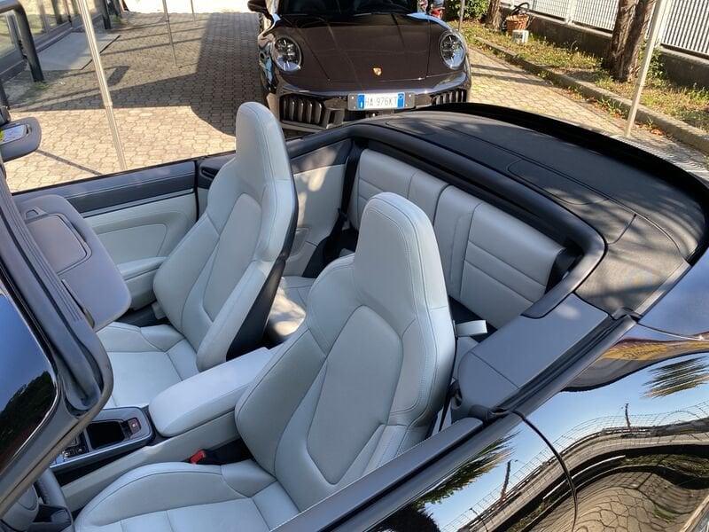 Porsche 911 992 Carrera 4 Cabriolet (992.1)