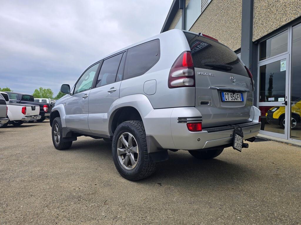 Toyota Land Cruiser 3.0 D-4D WAGON 8 POSTI