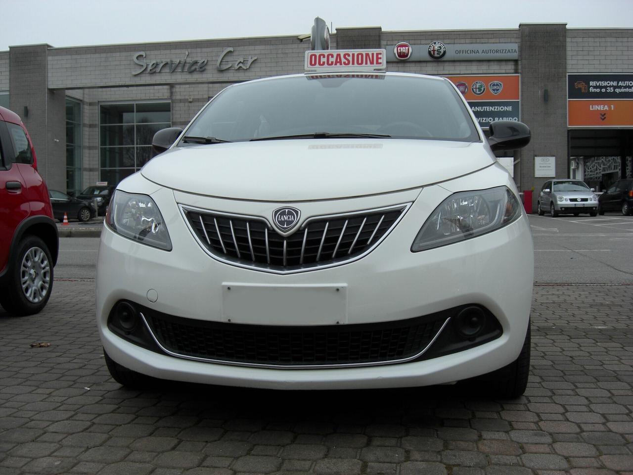 Lancia Ypsilon 1.0 5 porte Hybrid Silver