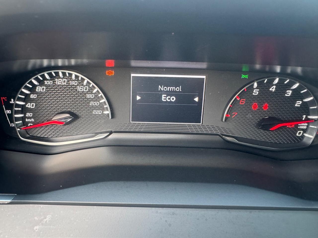 Peugeot 2008 1.5 BlueHDi 110 Allure Pack NAVI
