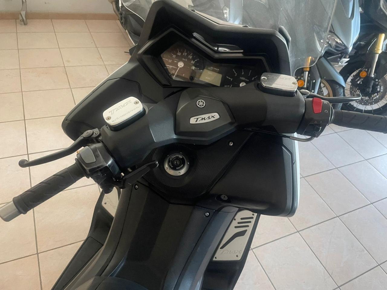 yamaha t-max 530