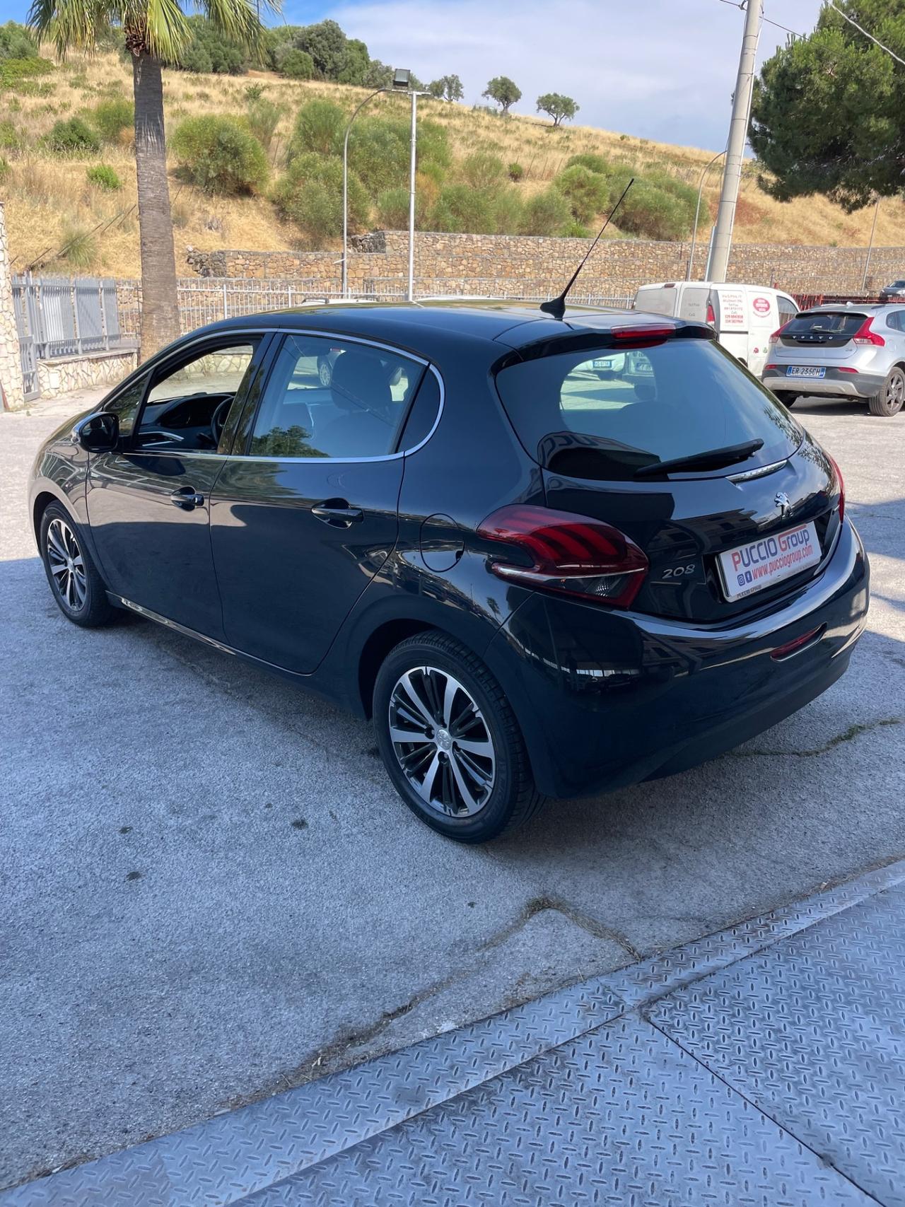 Peugeot 208 PureTech 82 5p. GPL Allure