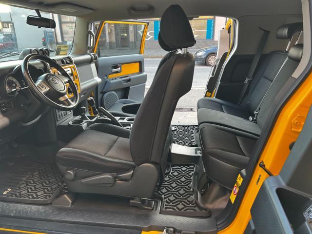 TOYOTA Land Cruiser FJ