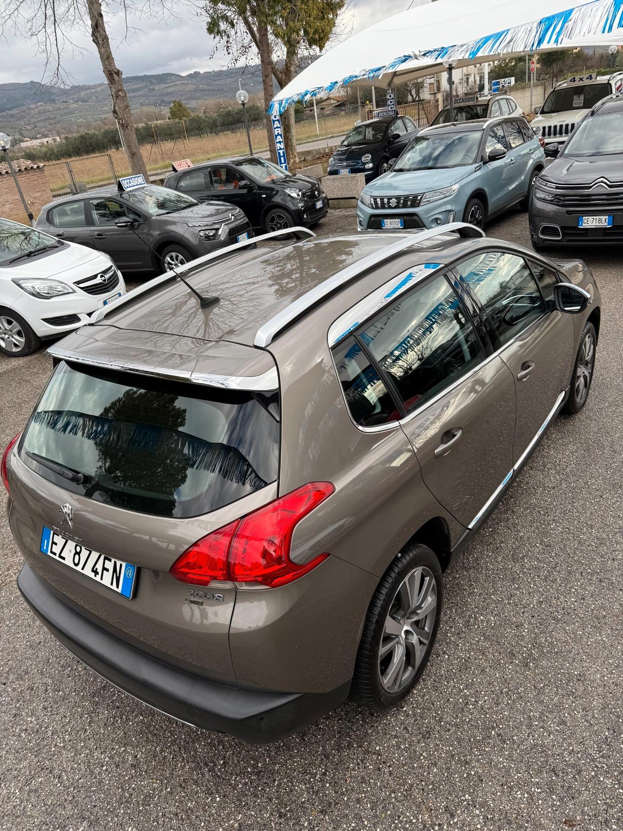 " SOLO 40.000 KM " Peugeot 2008 Benz. Allure