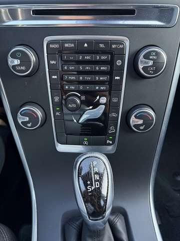 Volvo XC60 XC60 2.4 d4 Momentum awd 190cv geartronic