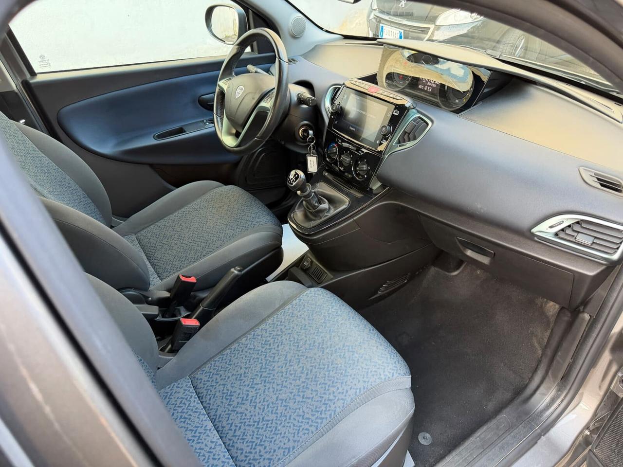 Lancia Ypsilon 1.0 FireFly 5 porte S&S Hybrid Gold