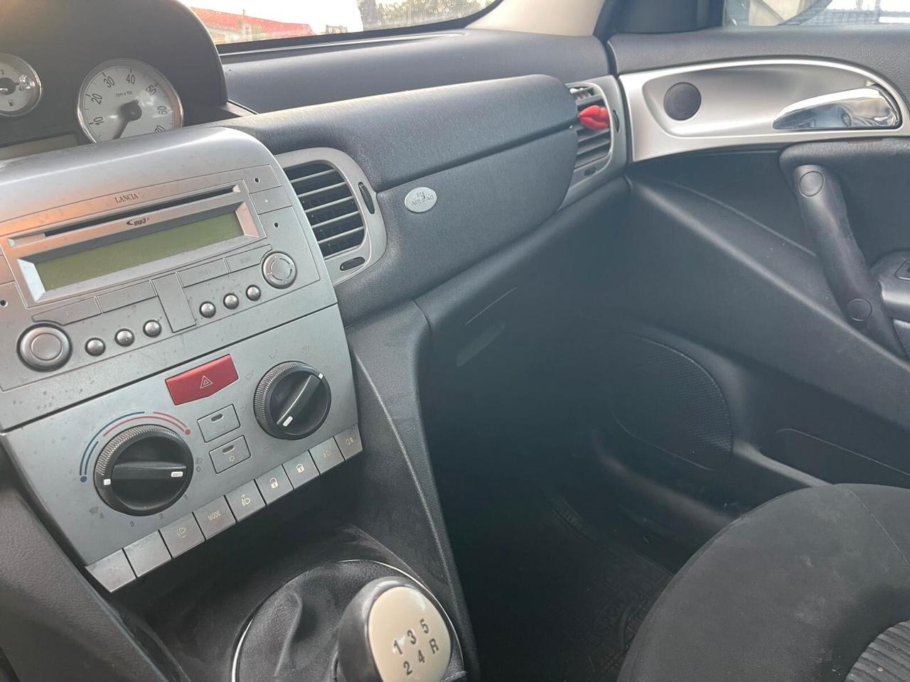 Lancia Ypsilon 1.3 MJT 75 CV Platino