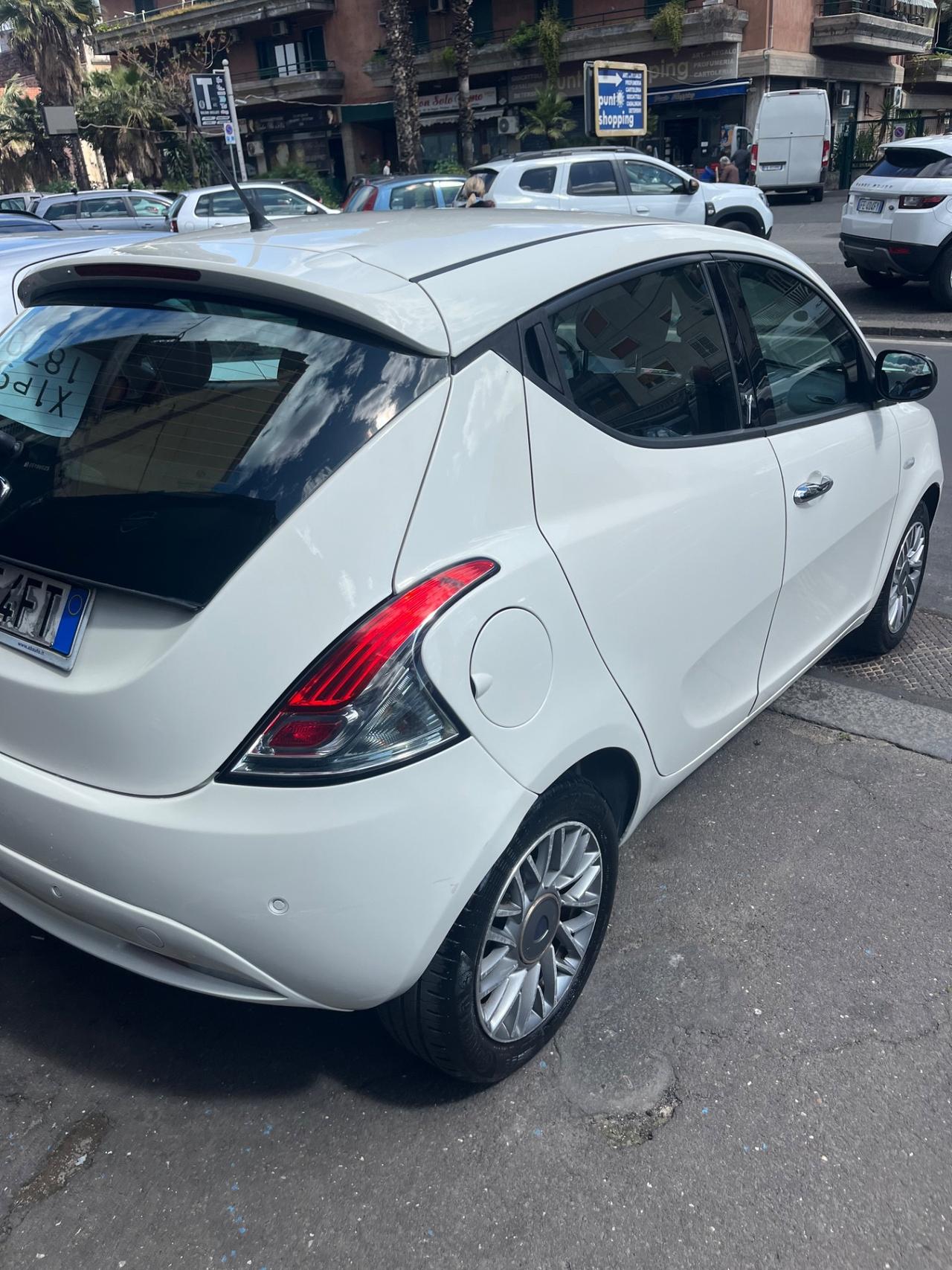 Lancia Ypsilon 1.2 69 CV 5 porte GPL Ecochic Platinum