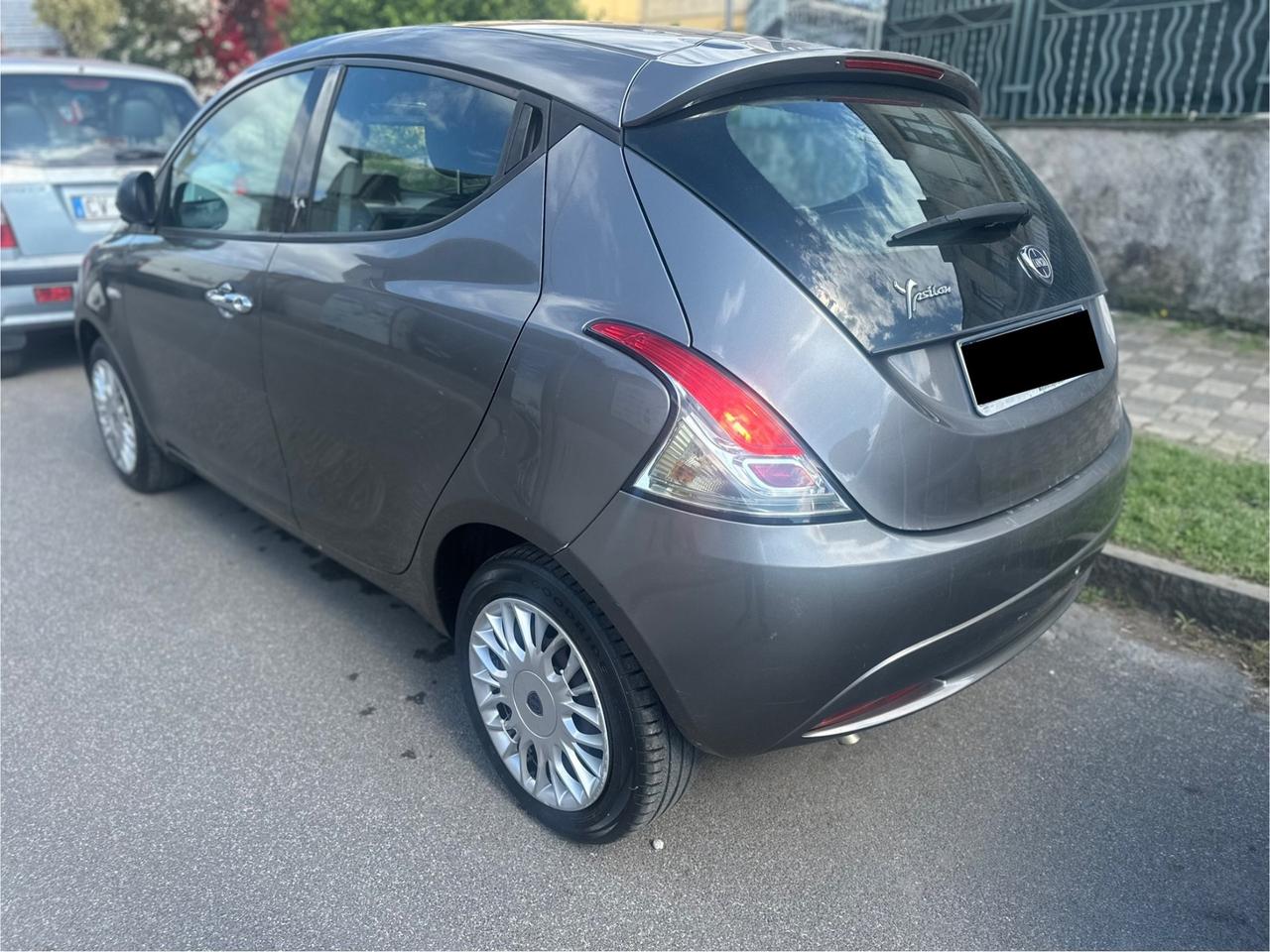Lancia Ypsilon 1.2 69 CV 5 porte Silver