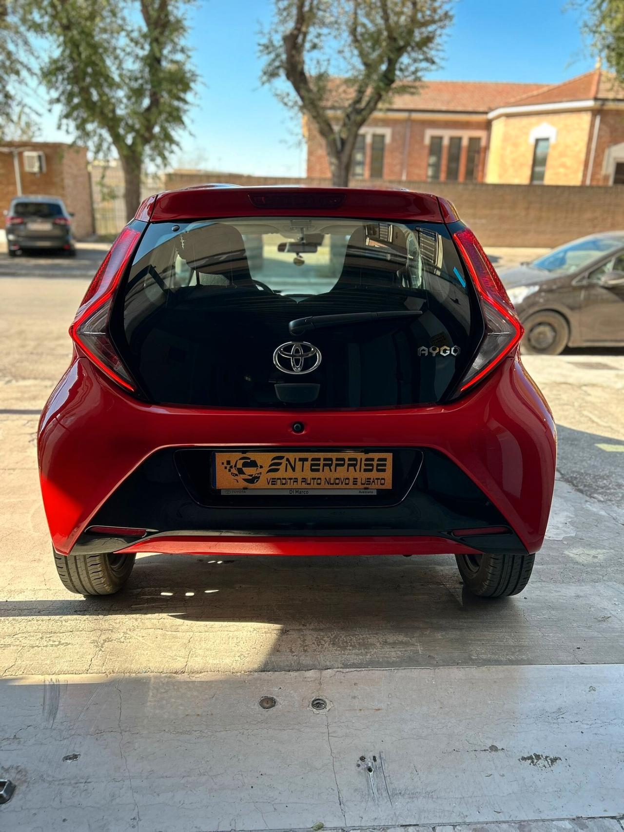 Toyota Aygo Connect 1.0 VVT-i 72 CV 5 porte x-clusiv