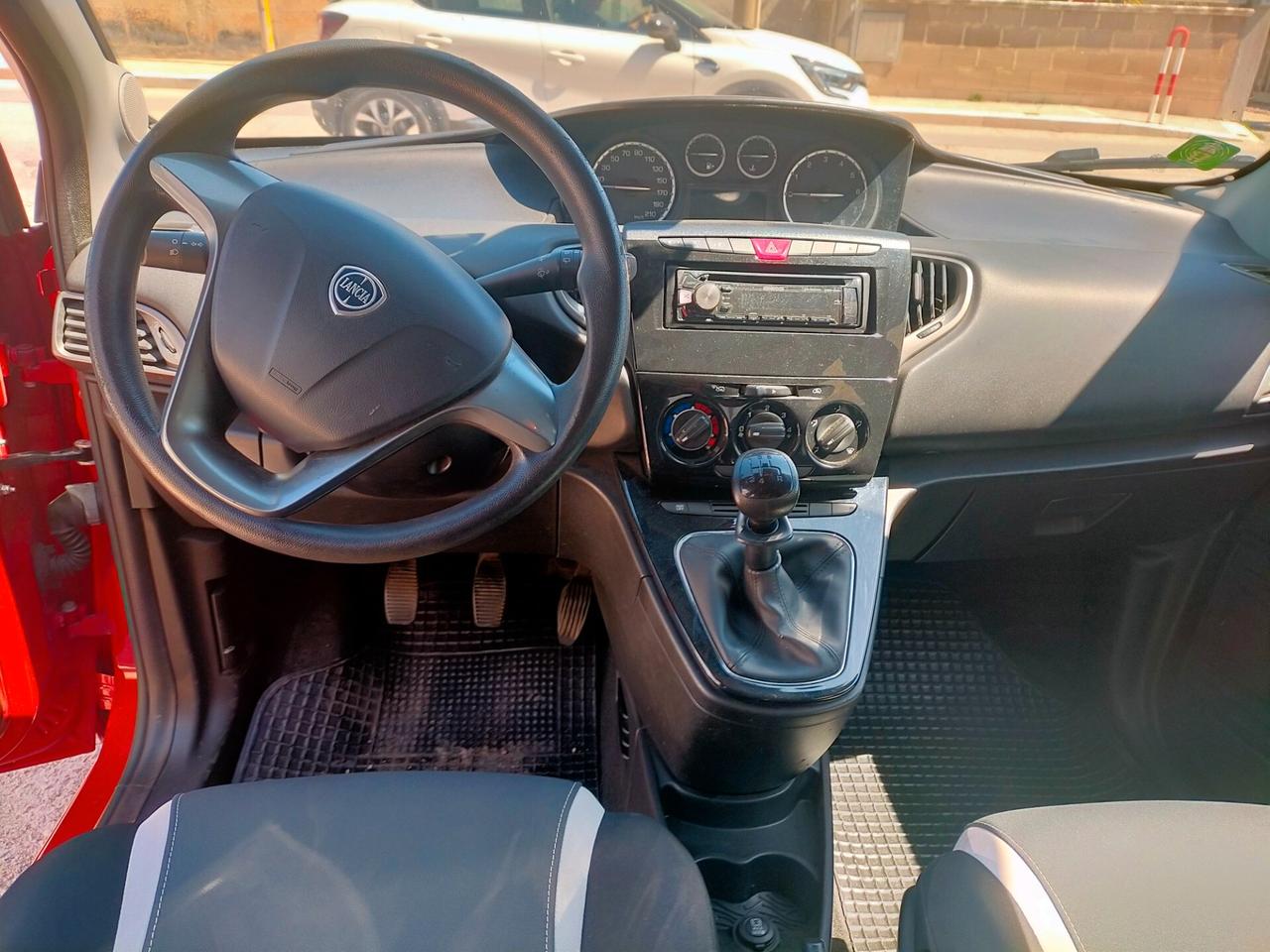 Lancia Ypsilon 1.2 69 CV 5 porte Silver