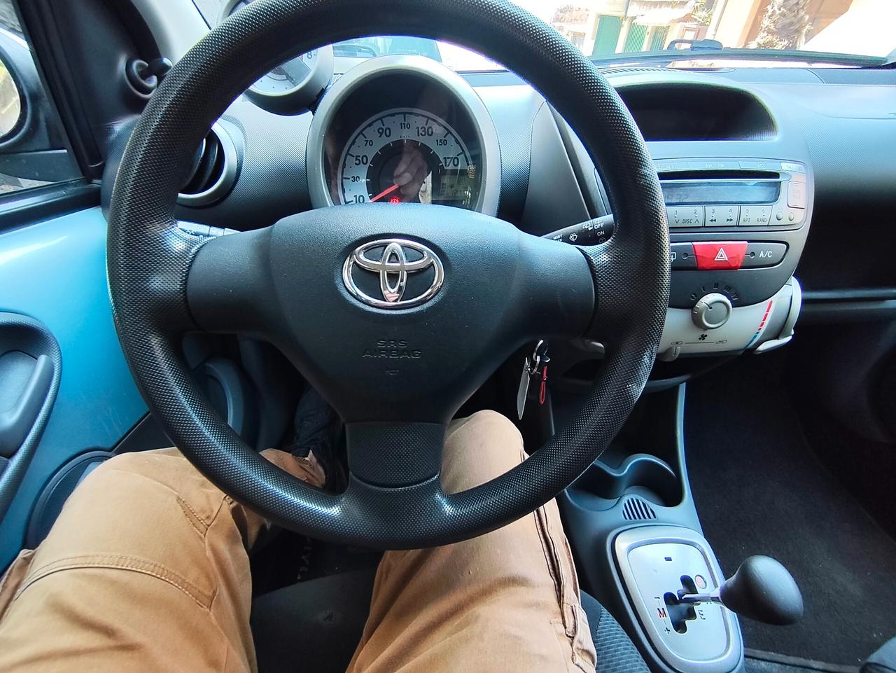 Toyota Aygo 1.0 benzina Automatica leggi