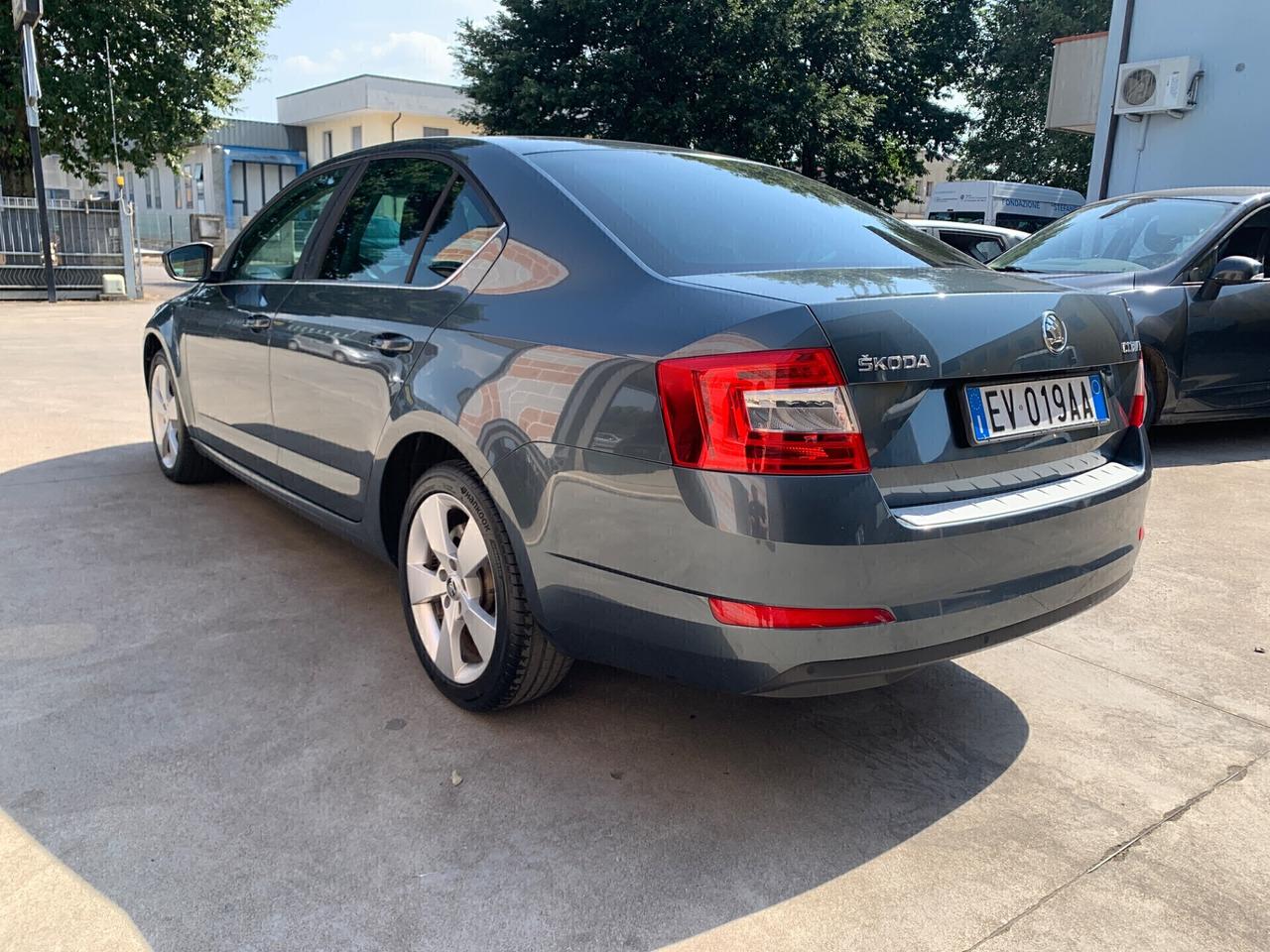 Skoda Octavia 1.6 TDI 105 CV DSG