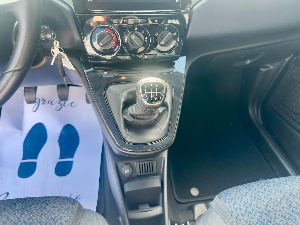 Lancia Ypsilon 1.0 FireFly 5 porte S&S Hybrid Silver PREZZO PROMO