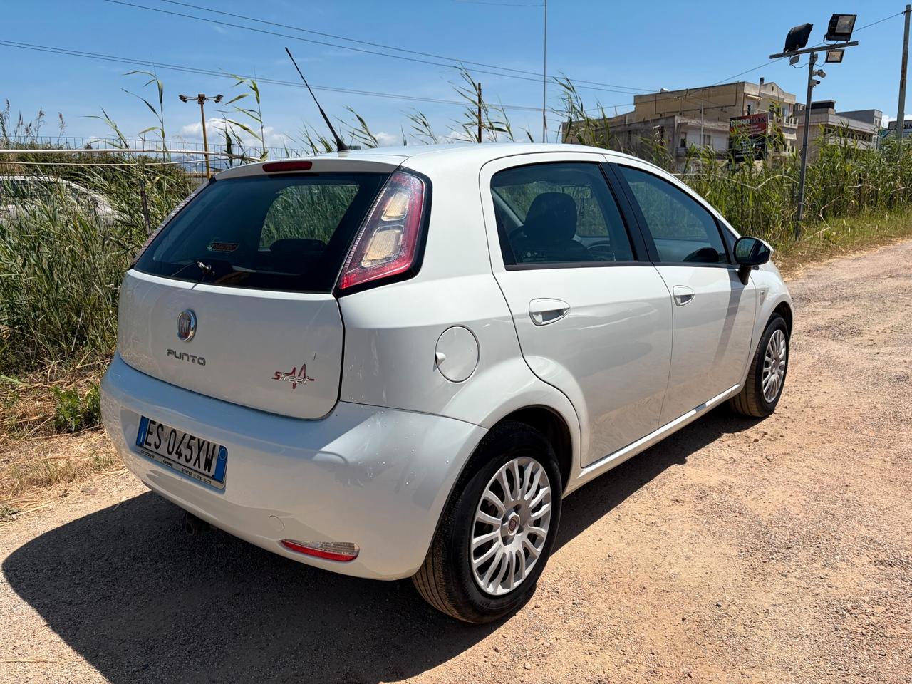 FIAT PUNTO EVO 1.2 125.000 KM ANNO 2014 69CV NEOPATENTATI