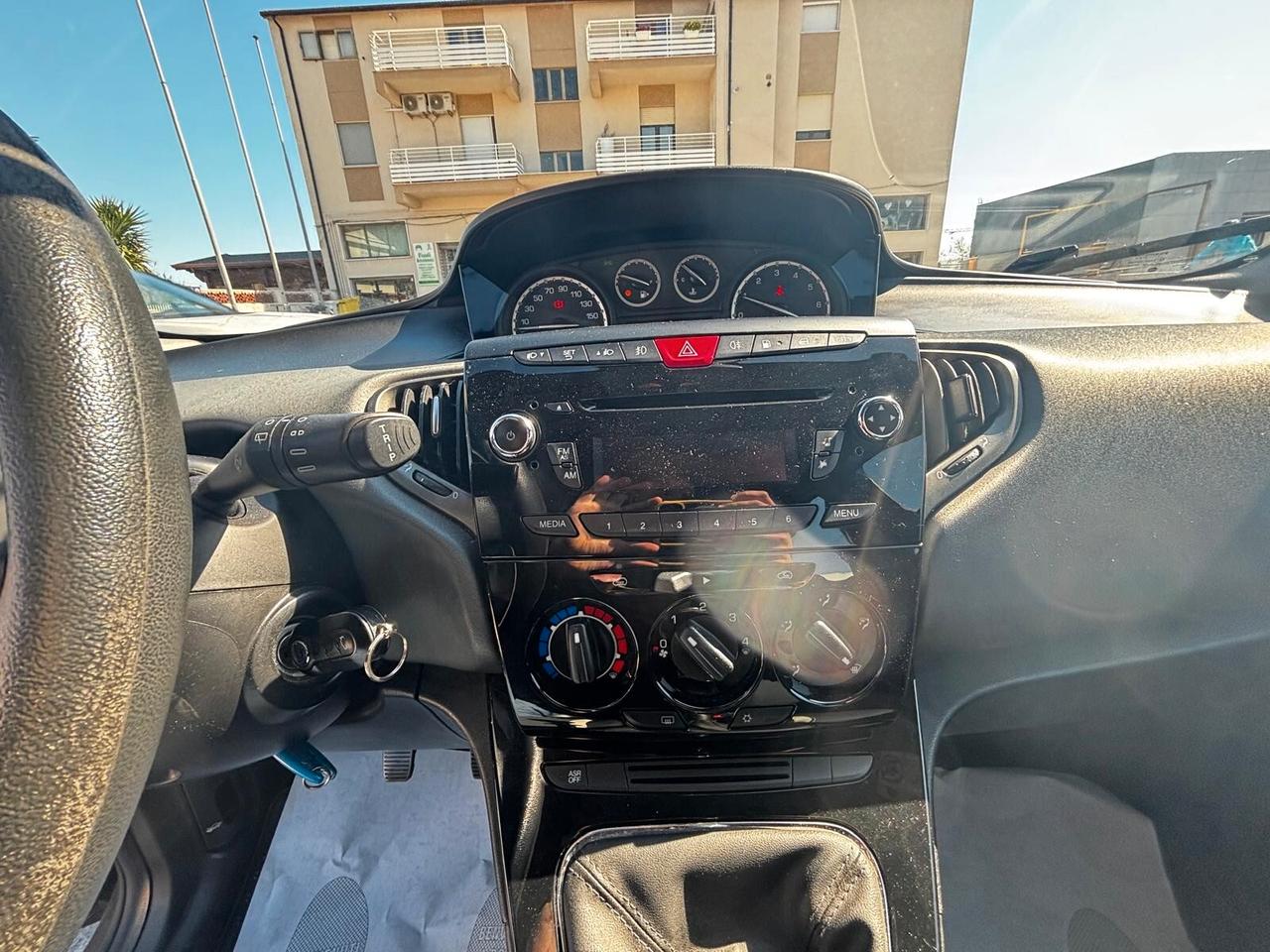 Lancia Ypsilon 0.9 TwinAir 85 CV 5 porte Metano Ecochic Elefantino