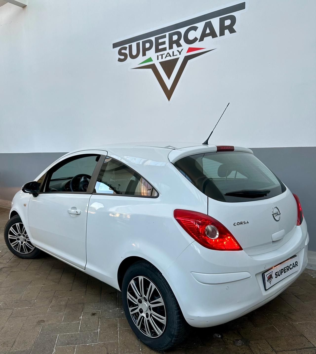Opel Corsa 1.0 Benz, Euro 5A, cons ridot, si neopatentati