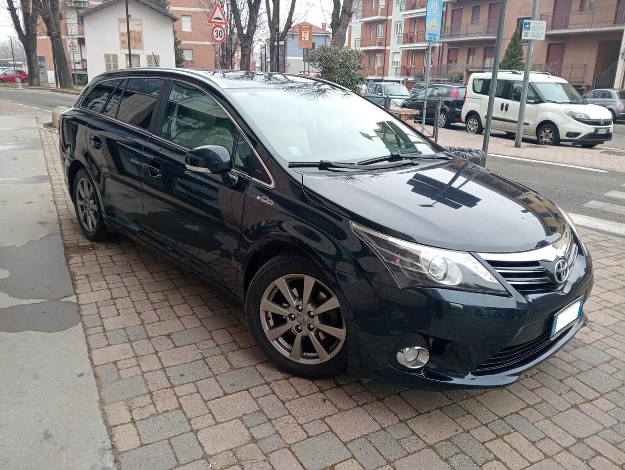 Toyota Avensis 2.0 D-4D Station Wagon