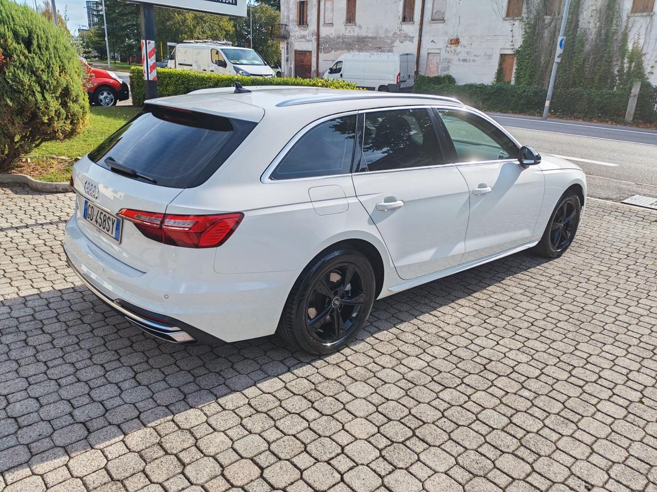 Audi A4 Avant 30 TDI/136 CV S tronic Business Advanced