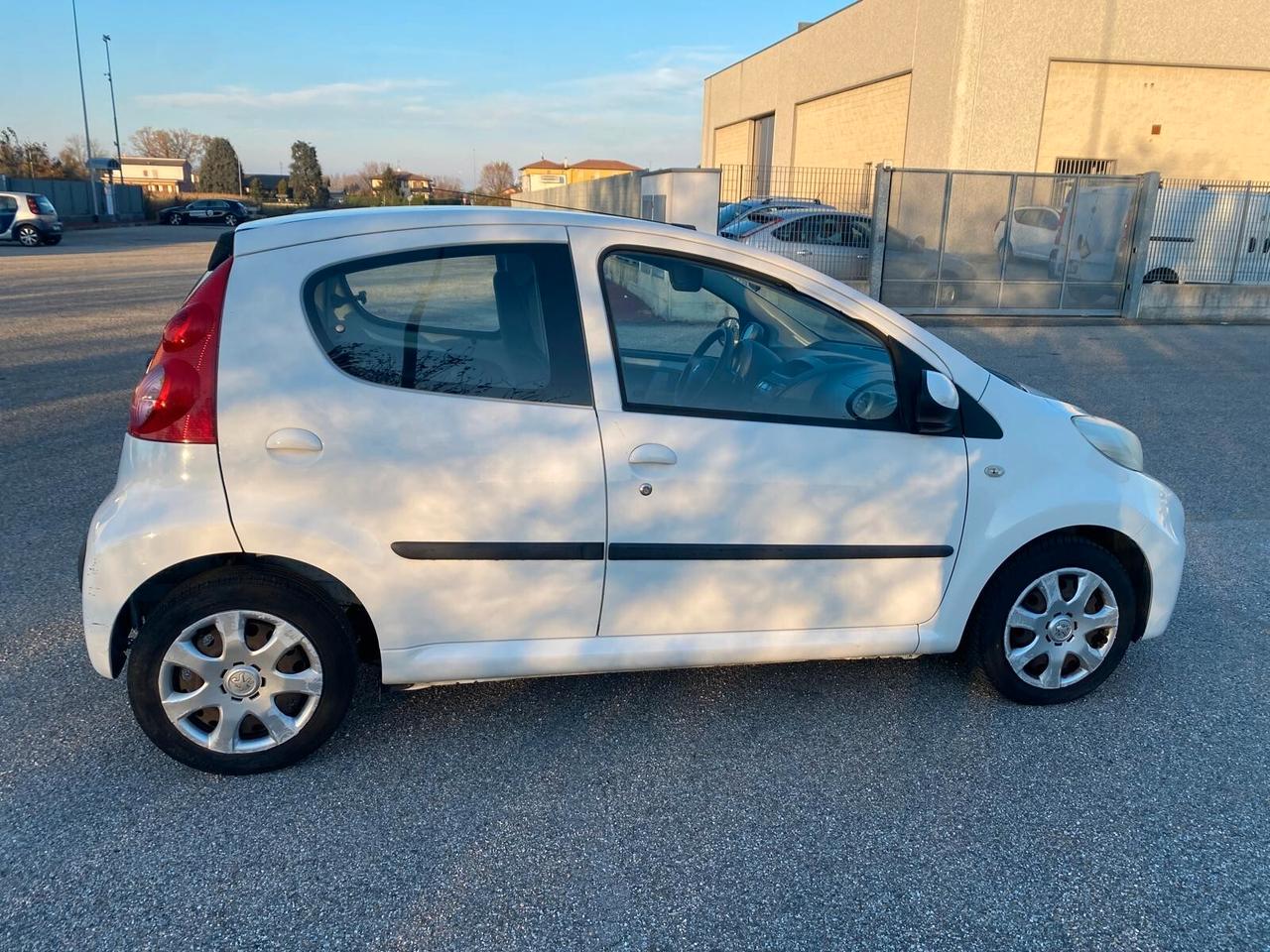 Peugeot 107 1.0 68CV 5p. Sweet Years SOLI *112000* KM ADATTA AI NEOPATENTATI UNICO PROPRIETARIO