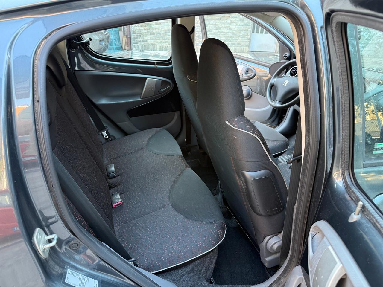 Peugeot 107 1.0 68CV 5p. Sweet Years OK PER NEOPATENTATI