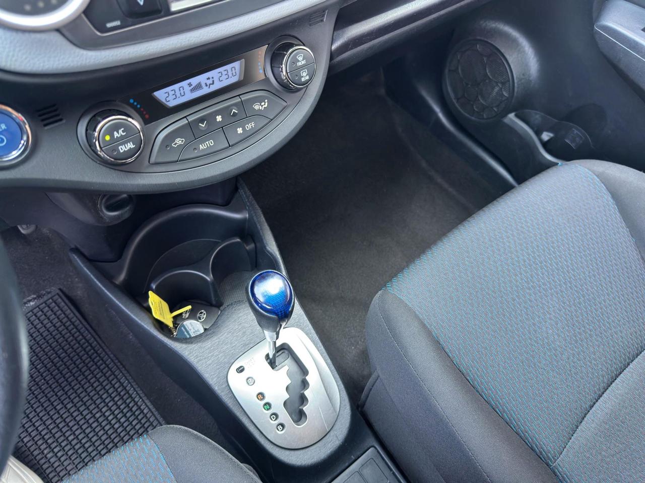 Toyota Yaris 5p 1.5h Lounge+