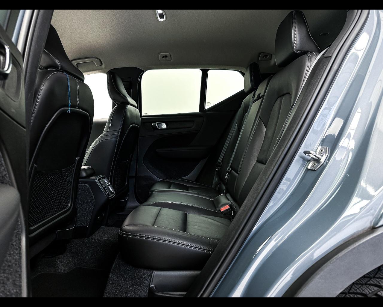 VOLVO XC40 B4 AWD Geartronic Momentum Pro