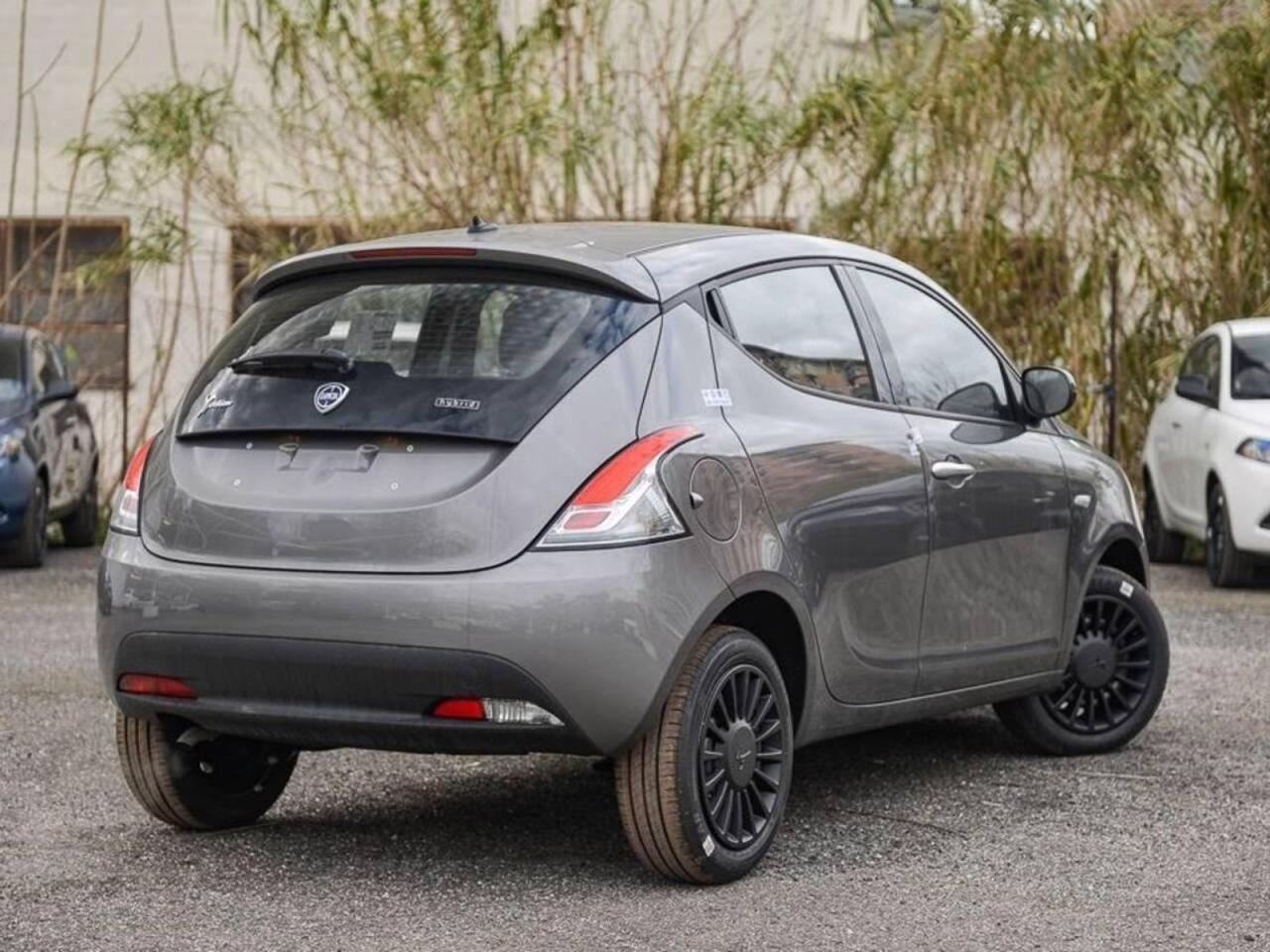 LANCIA Ypsilon III 2021 - Ypsilon 1.0 firefly hybrid Silver s&s 70cv