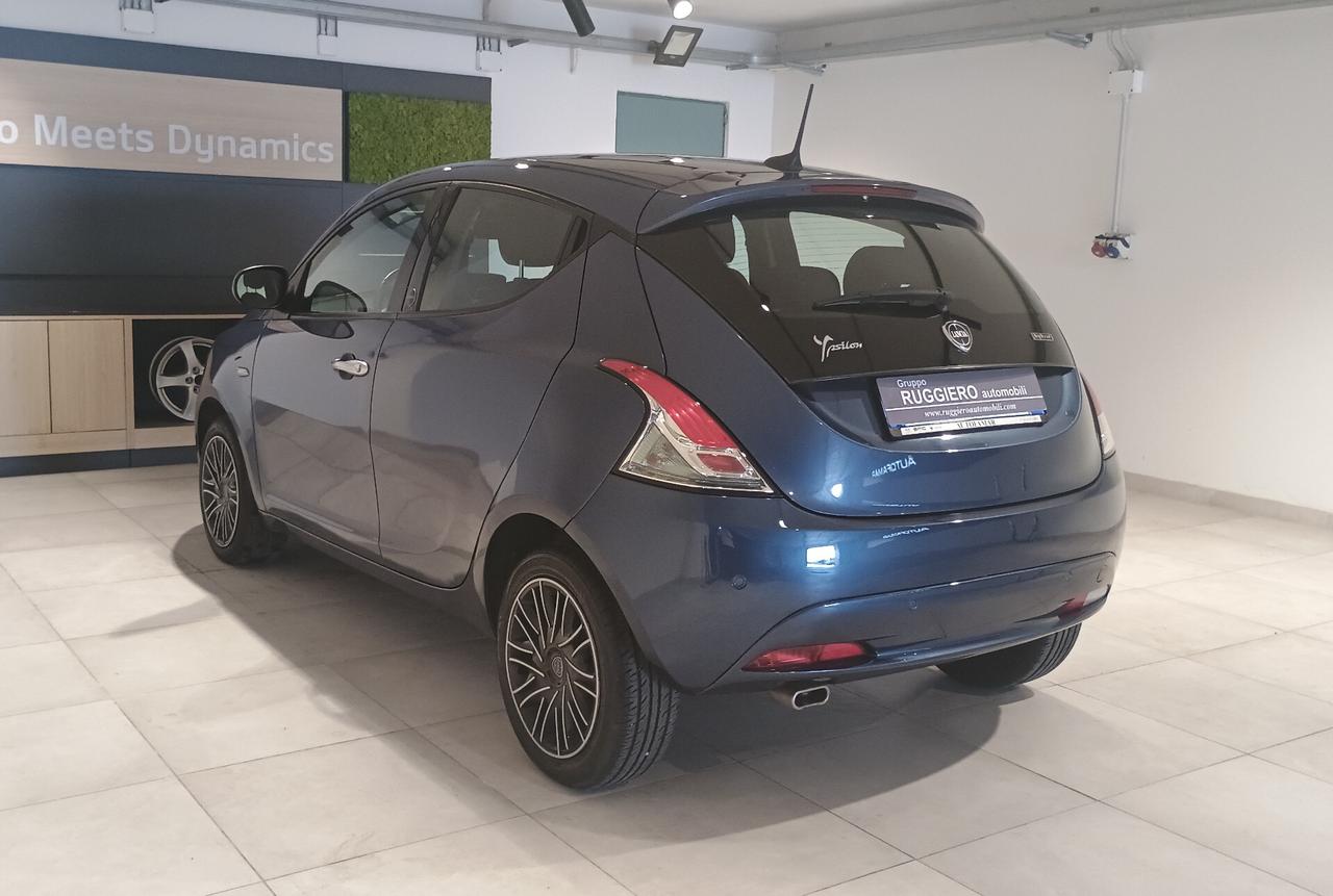 Lancia Ypsilon 1.0 FireFly 5 porte S&S Hybrid Ecochic Gold
