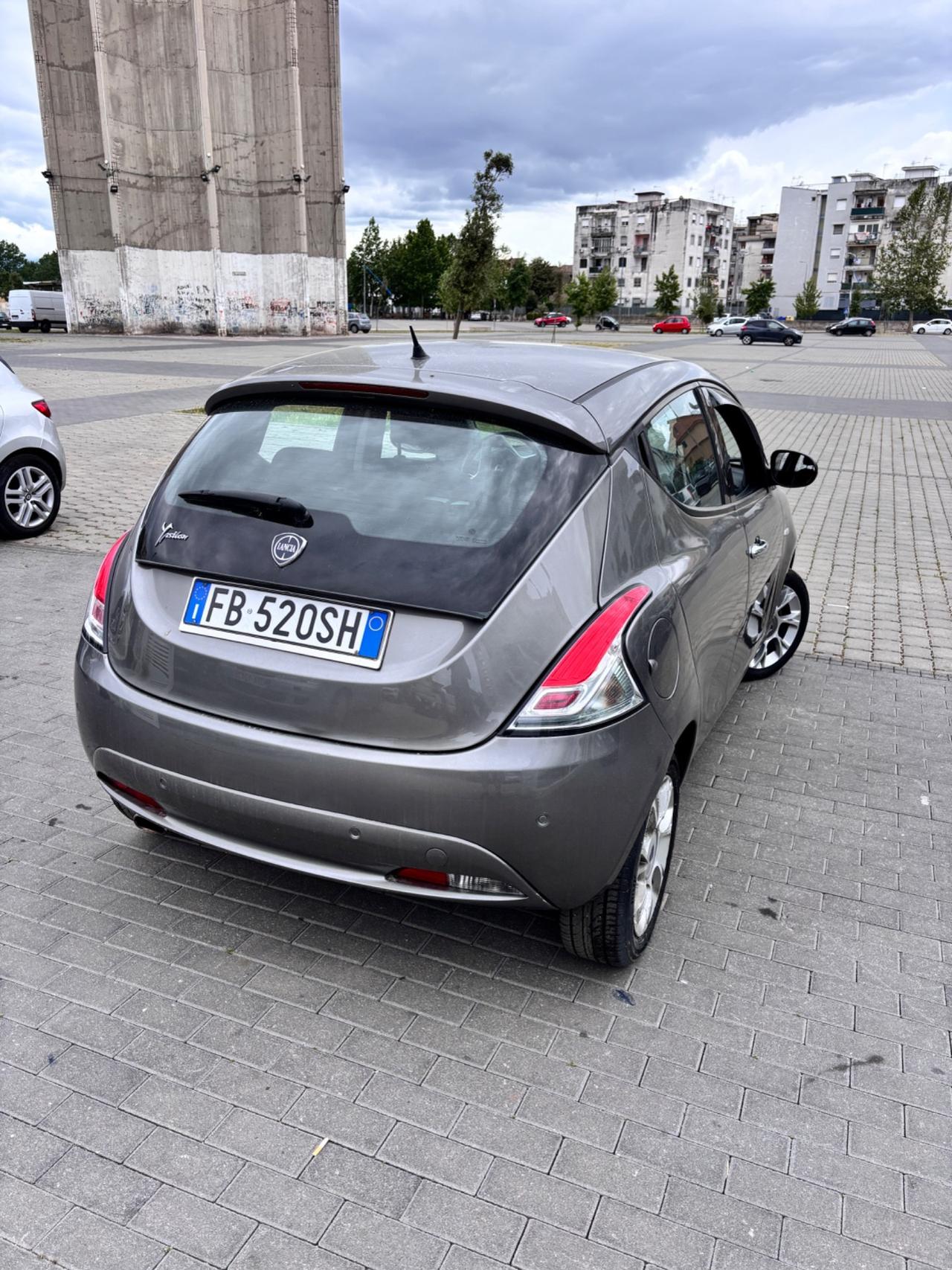 Lancia Ypsilon 1.3 MJT 16V 95 CV 5 porte S&S Silver