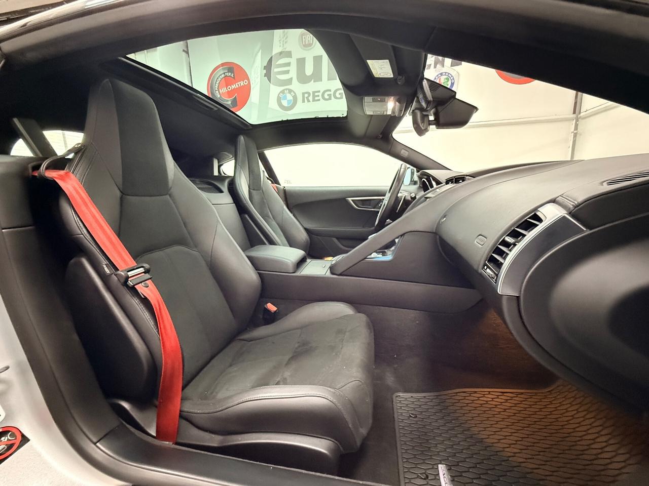Jaguar F-Type 2.0 aut. Coupé Chequered Flag 05/2019 EURO 6D TETTO RETROCAM SCARICO