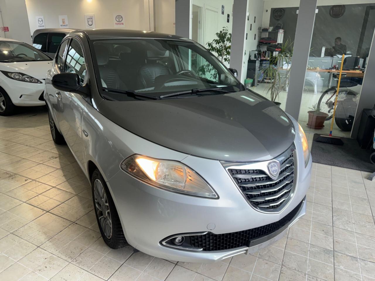 Lancia Ypsilon 0.9 TwinAir 85 CV 5 porte S&S Platinum