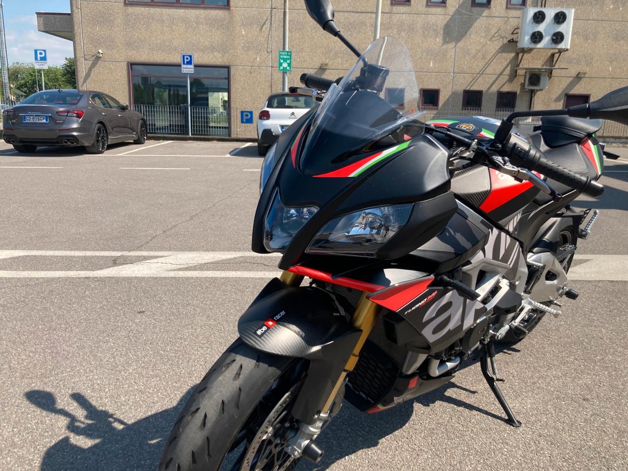 Aprilia Tuono V4 1100 factory accessoriata sospensioni elettroniche