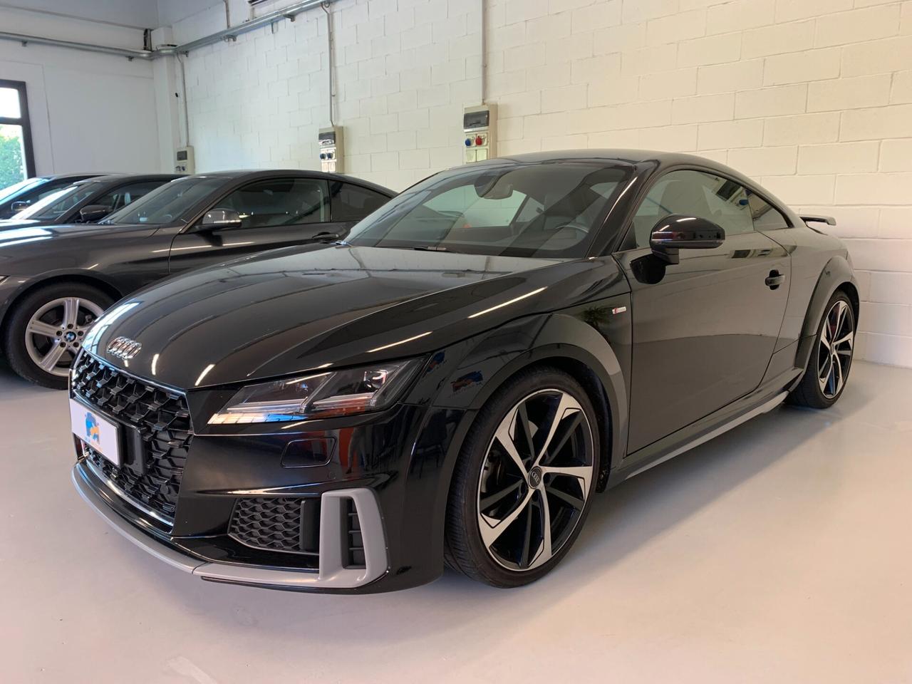 Audi TT Coupé 40 TFSI S tronic S-LINE