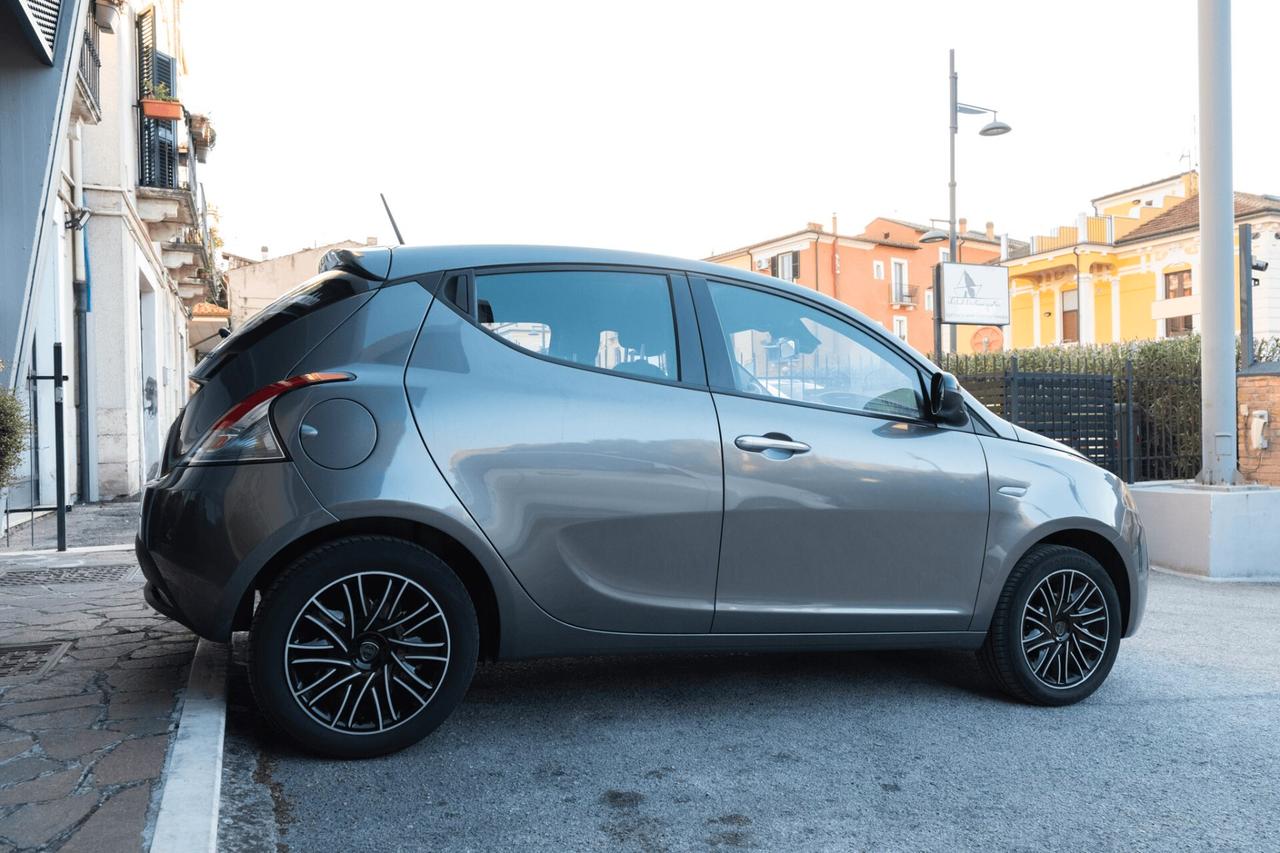 Lancia Ypsilon 1.0 Hybrid Gold 70 CV