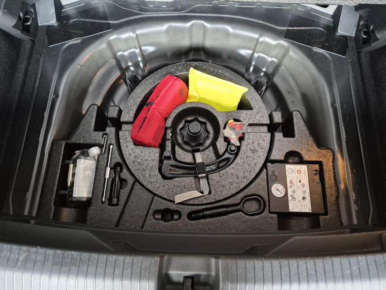 Volkswagen T-Roc 2.0 tdi DSG APPLE CARPLAY + ANDROID AUTO COCKPIT RETROCAMERA ACC LED