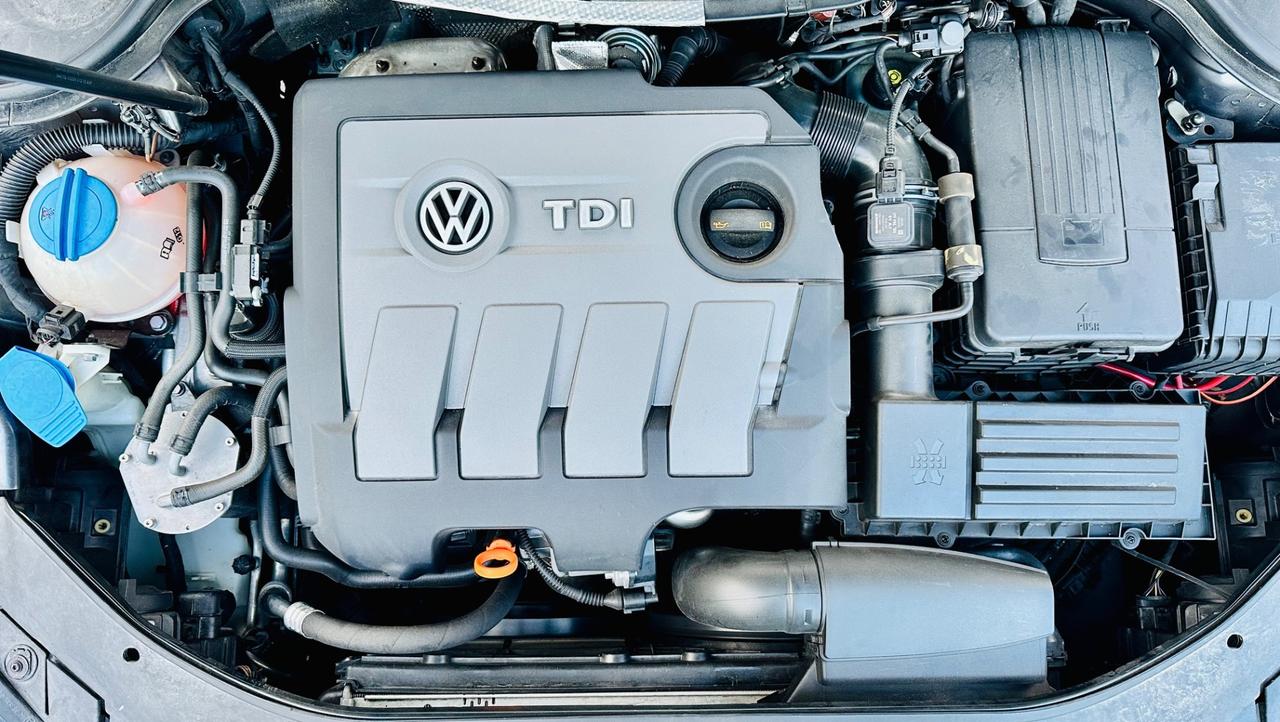 Volkswagen Passat 2013 1.6 TDI cambio automatico ! ! €