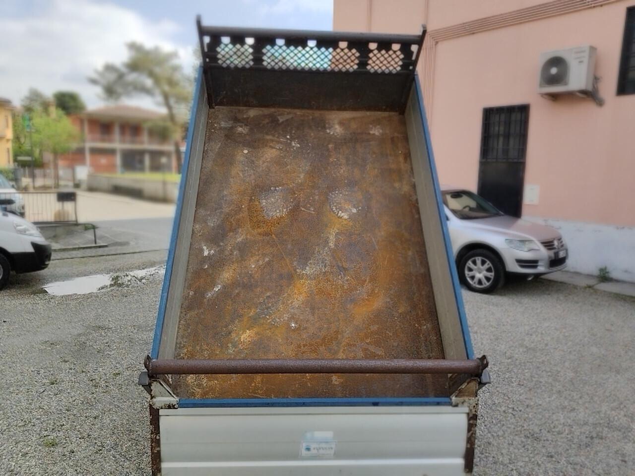 Toyota Hilux 2.5 D-4D 2WD 2p. Ribaltabile