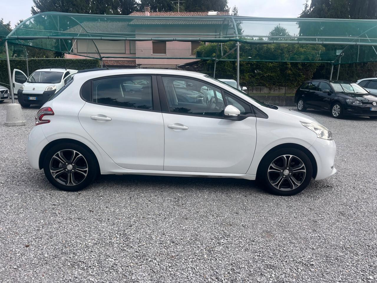 Peugeot 208 PureTech 82 5 porte Allure NEOPATENTATI