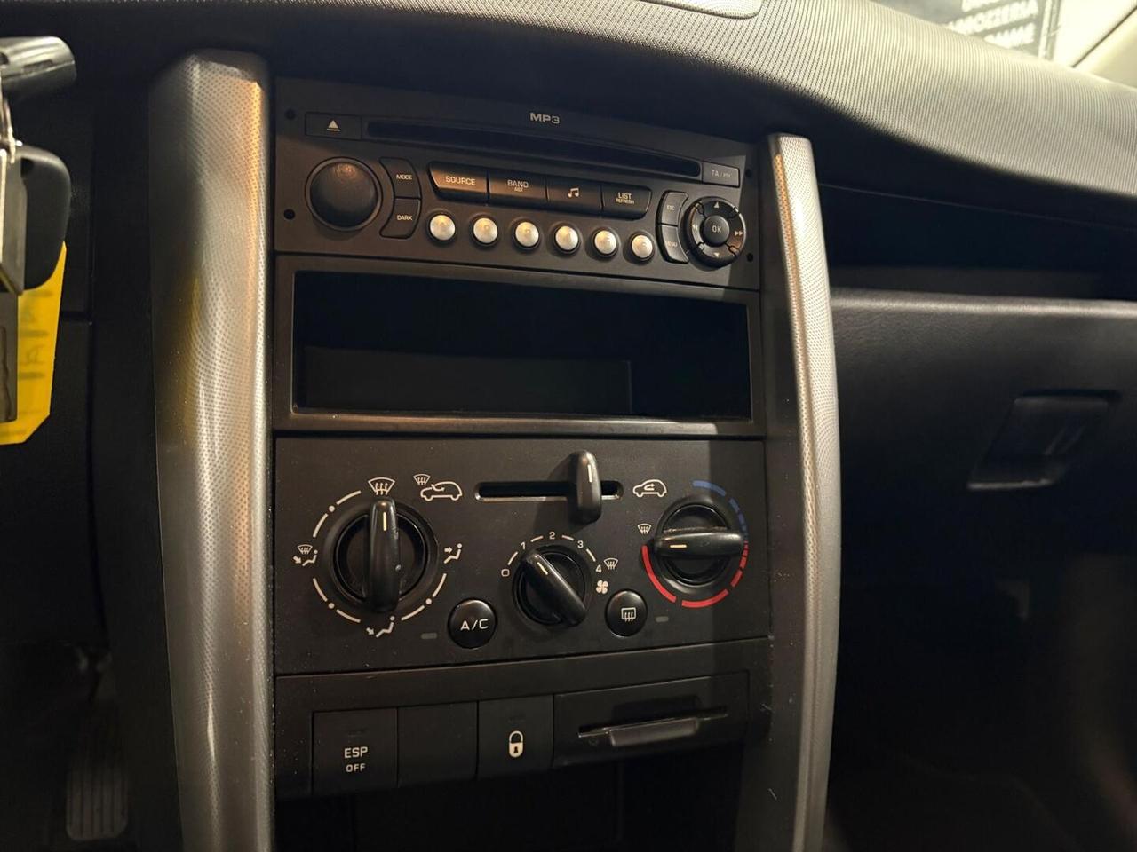 Peugeot 207 Station Wagon 1.4 vti 16v XS Ciel