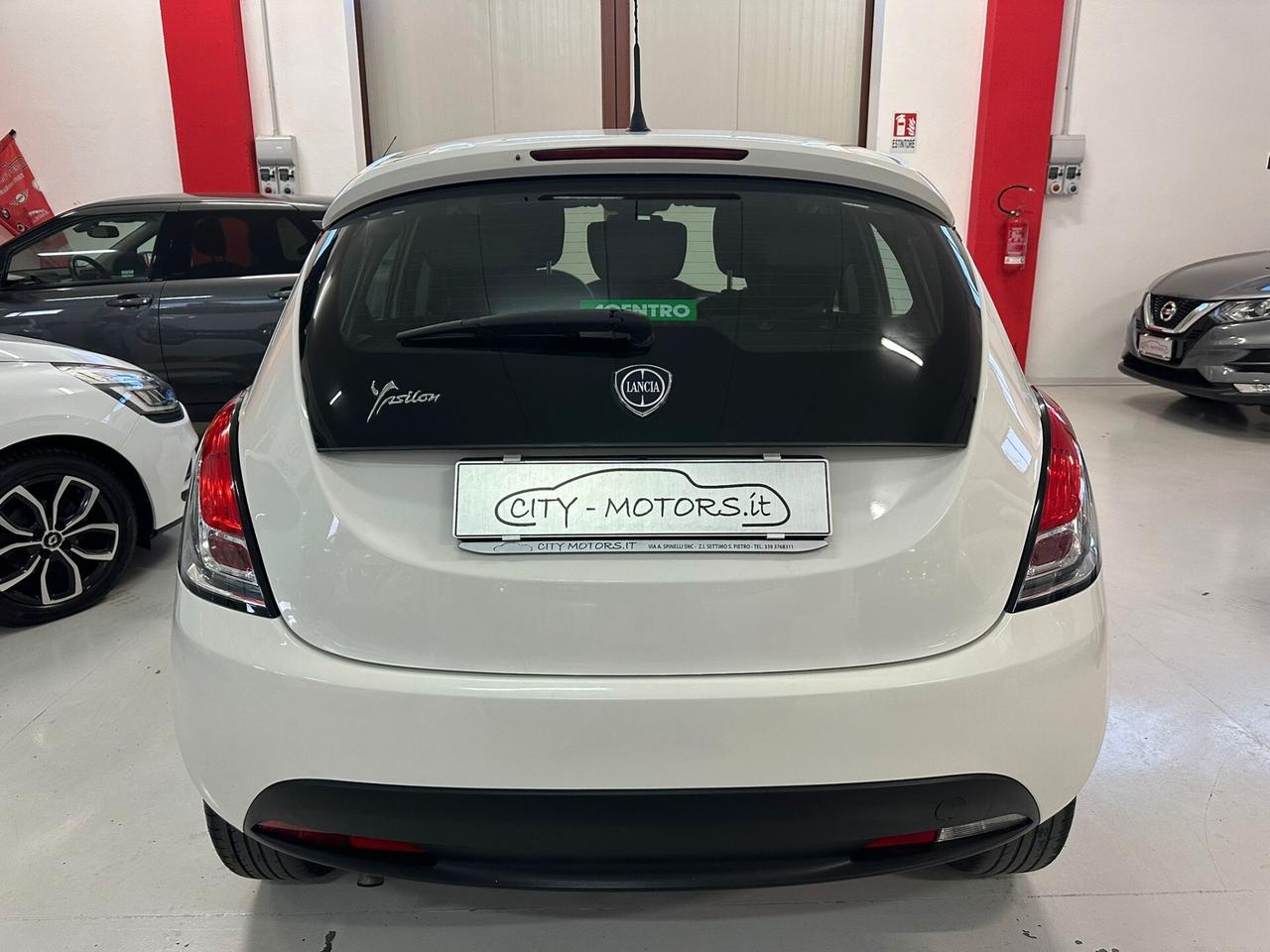 Lancia Ypsilon 1.2 69 CV 5 porte S&S Black and Noir