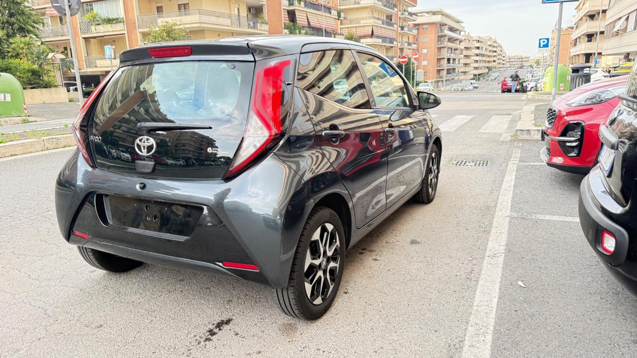 Toyota Aygo Connect 1.0 VVT-i 72 CV 5 porte x-play LED NAVI KAMERA PDC CERCHI 16 BLUETOOTH