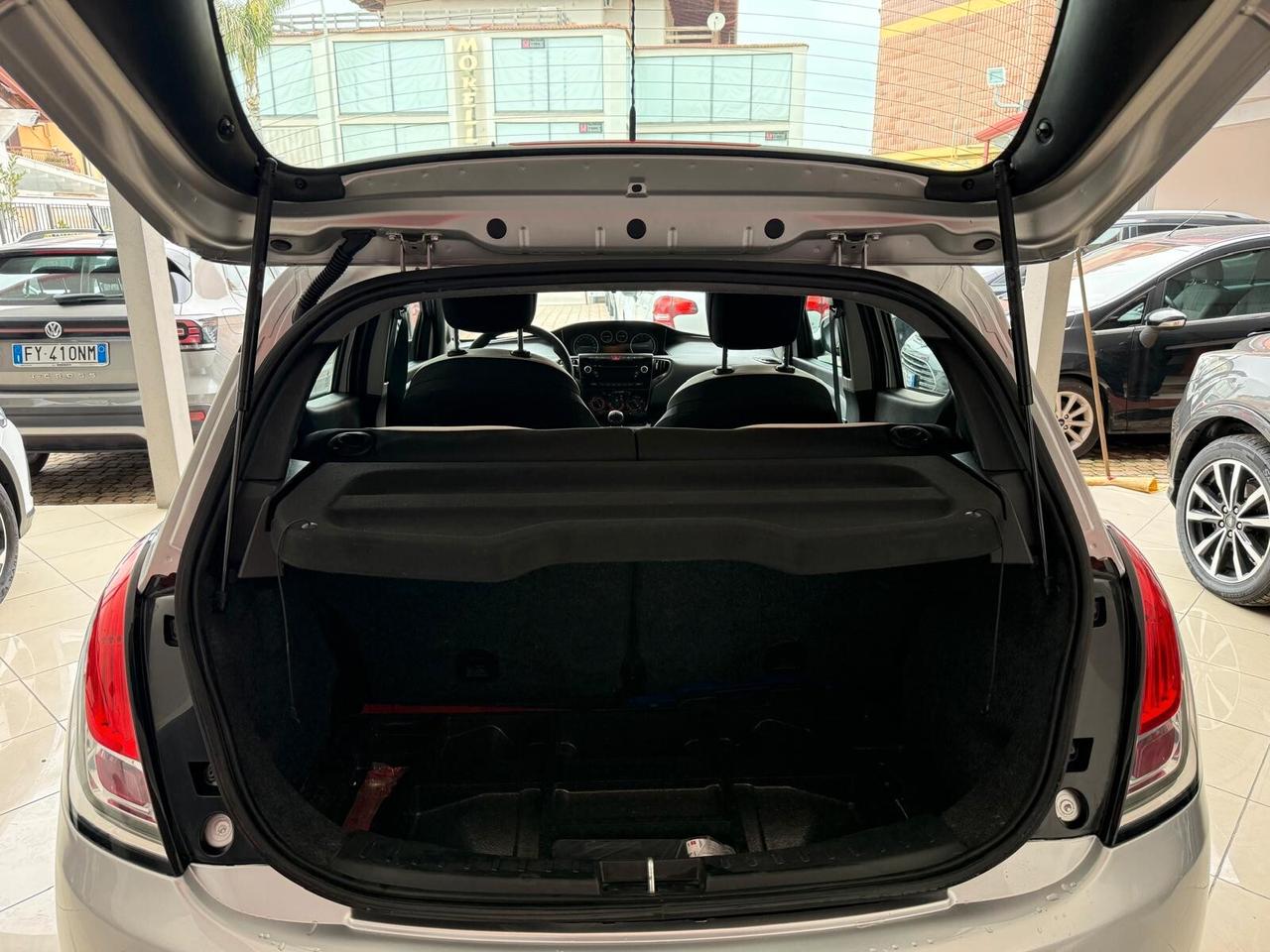 LANCIA YPSILON 0.9 METANO 2014 93.362 KM