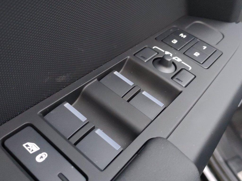 LAND ROVER Defender (2019) LAND ROVER 110 3.0D I6 200 CV AWD Auto X-Dynamic SE del 2025