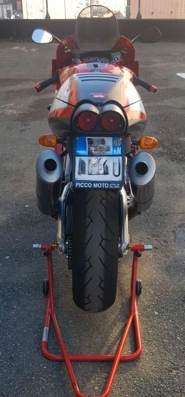 Aprilia RSV 1000 AKRAPOVIC