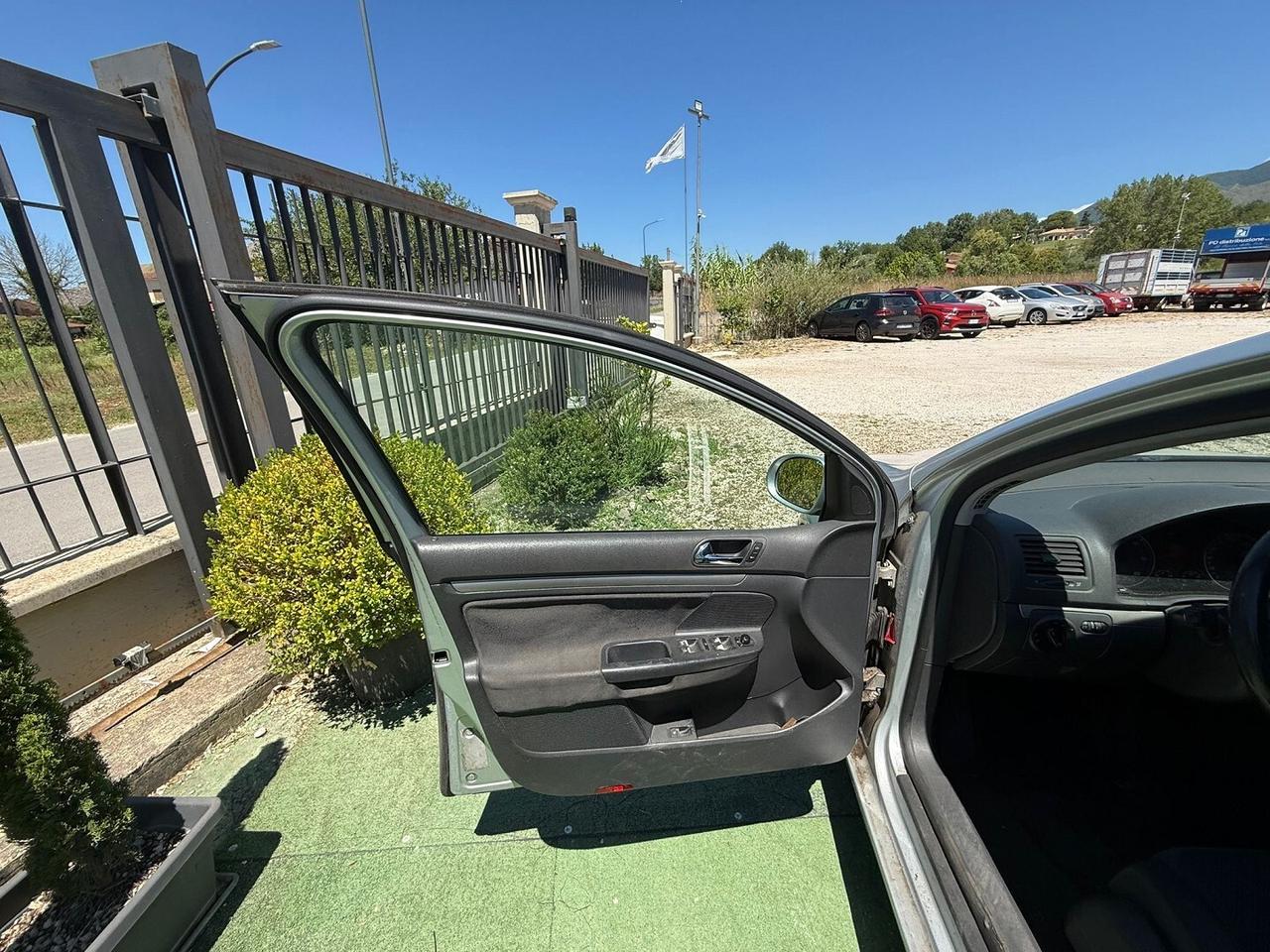 VOLKSWAGEN GOLF 5" SERIE