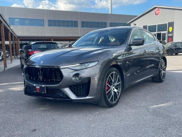 Maserati Levante s q4 430cv