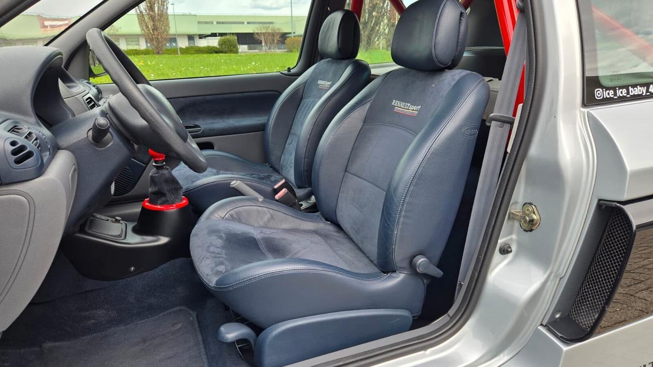 Renault Clio 3.0 V6 24V cat 3 porte Sport