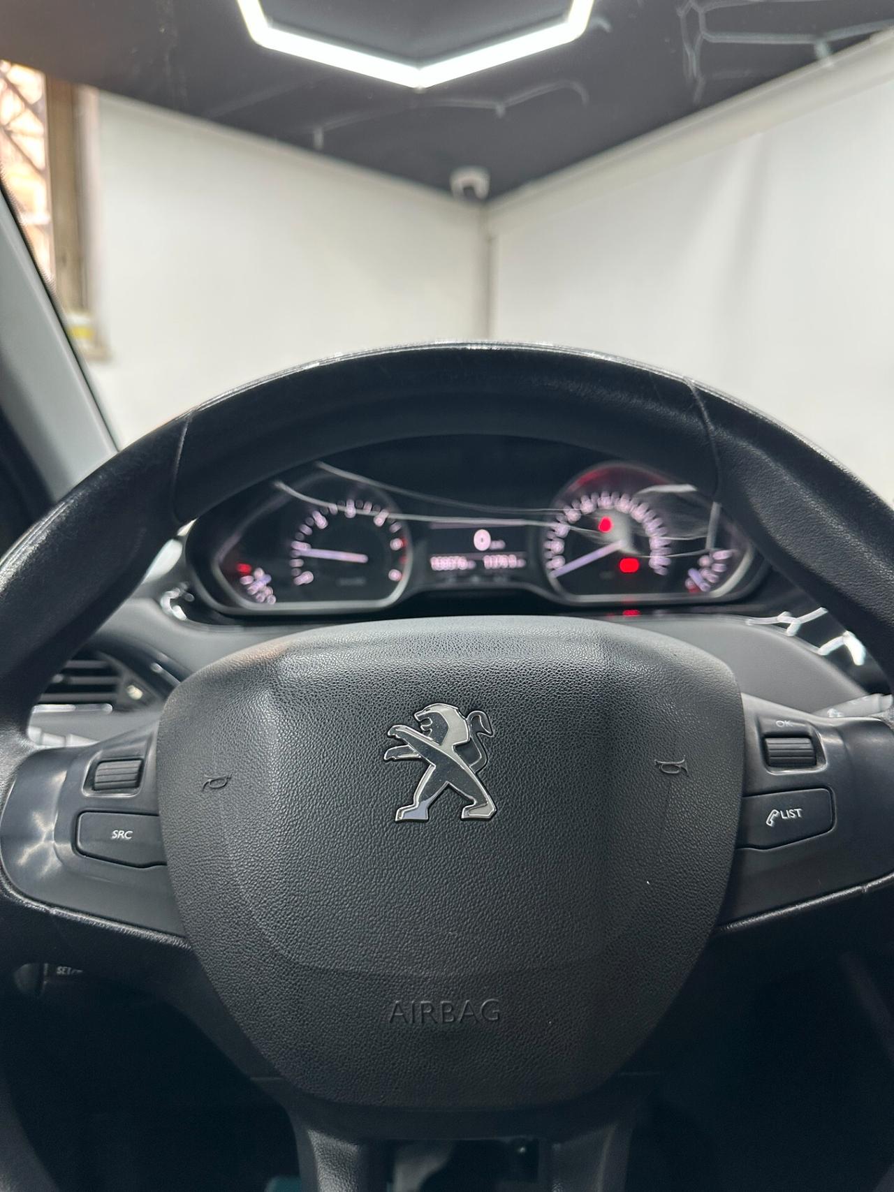 Peugeot 208 1.4 HDi 68 CV 5 porte Allure